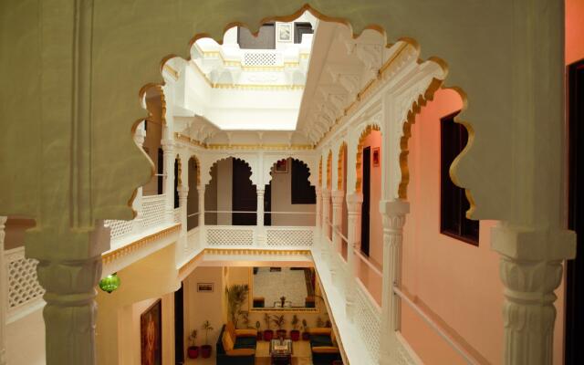 Hotel Nahargarh Palace