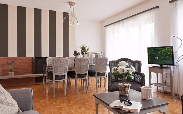 Large Suite 34623