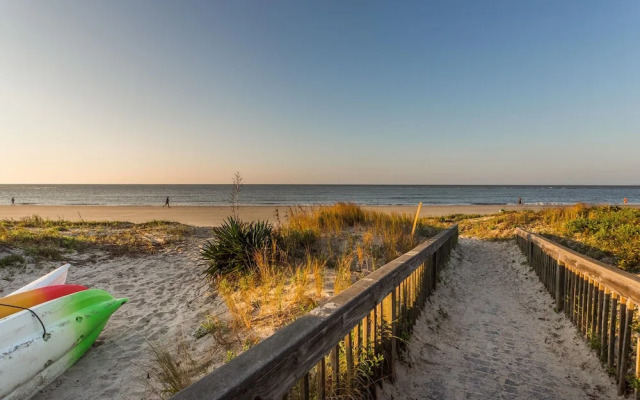Hodnett Cooper's North Breakers