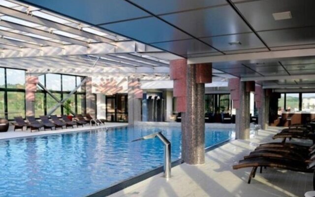 Business Hotel Conference Center & Spa