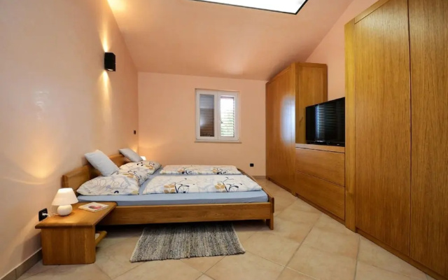 Cozy Holiday Home in Rogovici With Swimming Pool