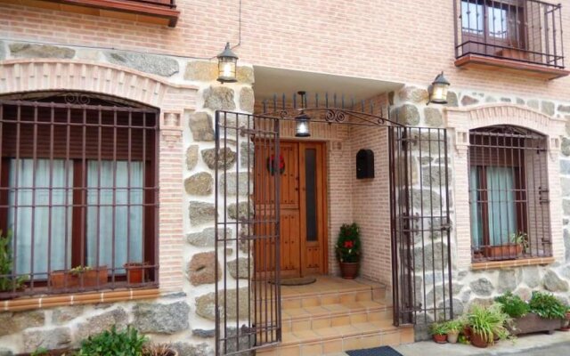 House With 8 Bedrooms in Cenicientos, With Wonderful Mountain View and
