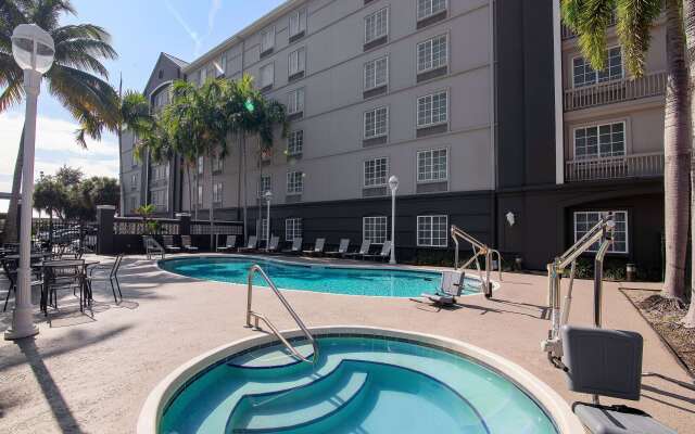 La Quinta Inn & Suites by Wyndham Miami Airport West