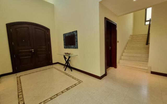Palm Jumeirah Stunning 4BHK Villa