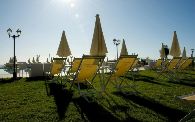 Roses Hotel