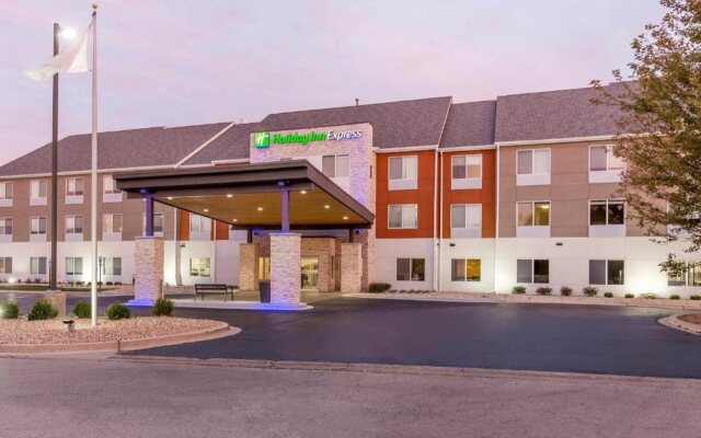 Holiday Inn Express & Suites Chicago West - St Charles