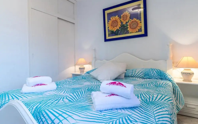 Villa in Empuriabrava With Private Pool & Mooring