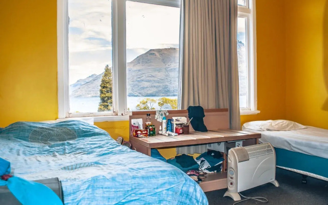 Lakeside Backpackers