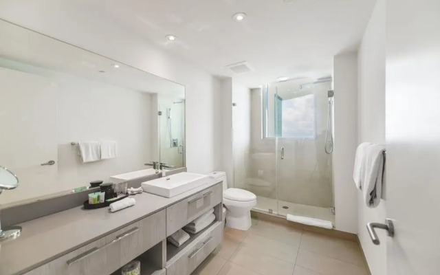 Stunning Condo, City Views