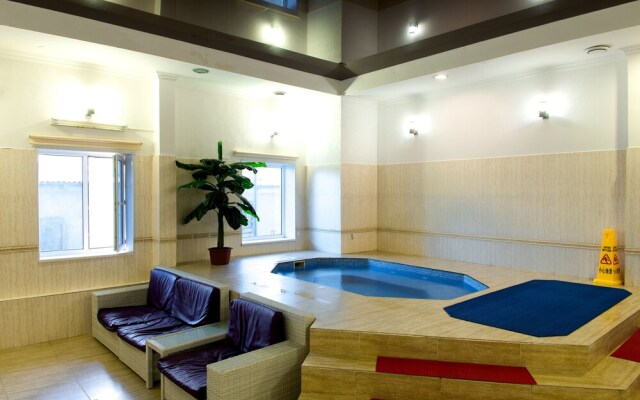 Mandarin Hotel & Fitness Center