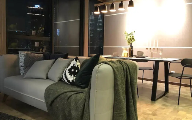 Expressionz Professional Suites by SYNC @3ppl