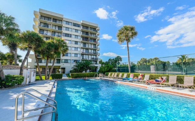 Our House at the Beach by Beachside Mgt