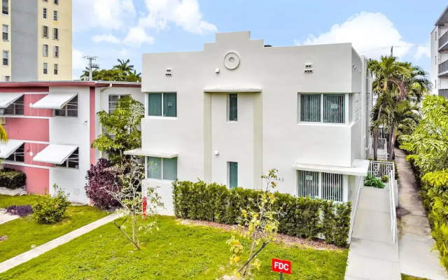West Deco Boutique Apartments