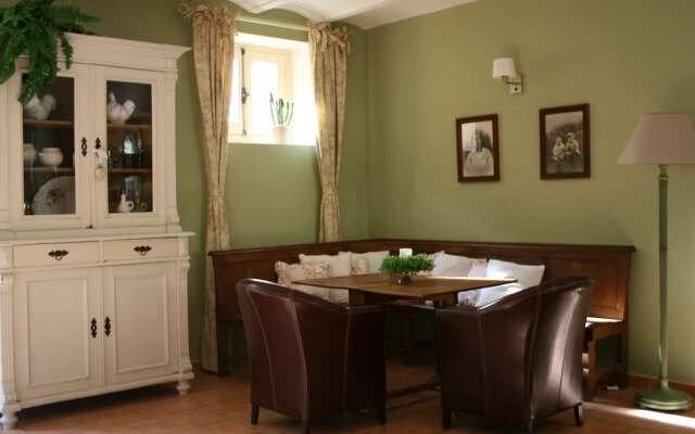 Spacious Villa in Drome with Swimming Pool