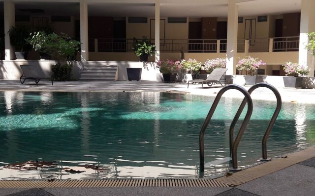 The Green Golf Residence Condominium