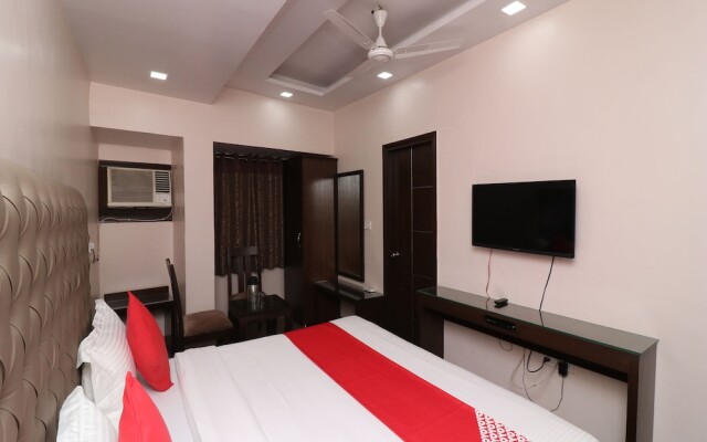 OYO 27802 Hotel Boom Room
