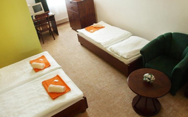 Hotel Dermot