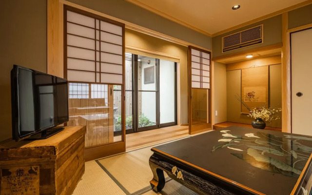 Kouhaku Kinkaku Kotobuki