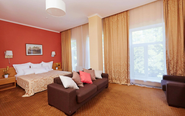 Aleksandrovskiy Hotel