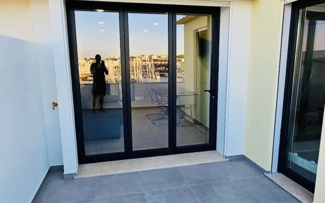 Spectacular Lagos Marina View apt on Promenade