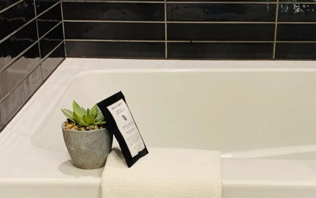 Artisan Suites on Bowen