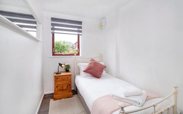30 Fewster Way York