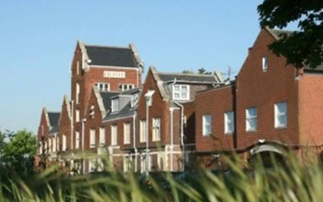 Surya Hogs Back Hotel and Spa