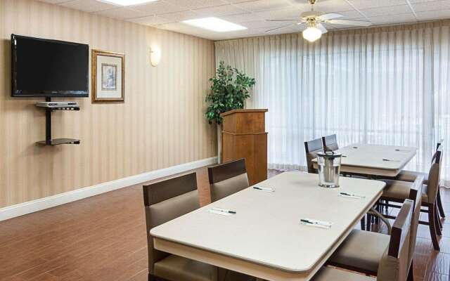 Quality Inn Magnolia