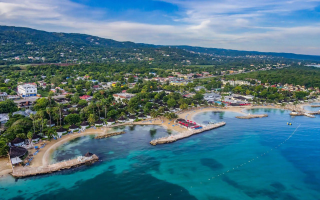 Decameron Club Caribbean Runaway Bay, Ramada All-Inclusive Resort