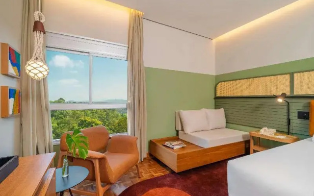 Hilton Almenat Embu das Artes Tapestry Collection