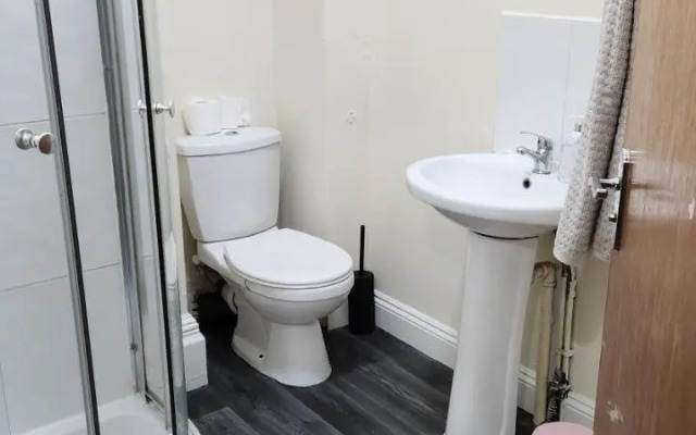 Wolverhampton City Centre - 1-bed Flat - Sleeps 3