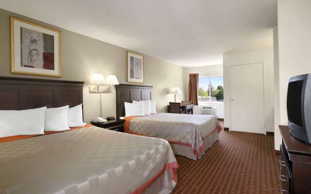 Days Inn & Suites by Wyndham Rancho Cordova