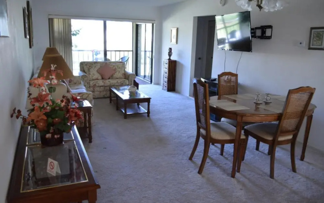 Beautiful 2 Bedroom 2 Bath Condominium