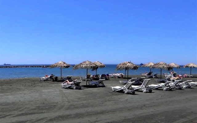 3 Bed Apartment on the Beach
