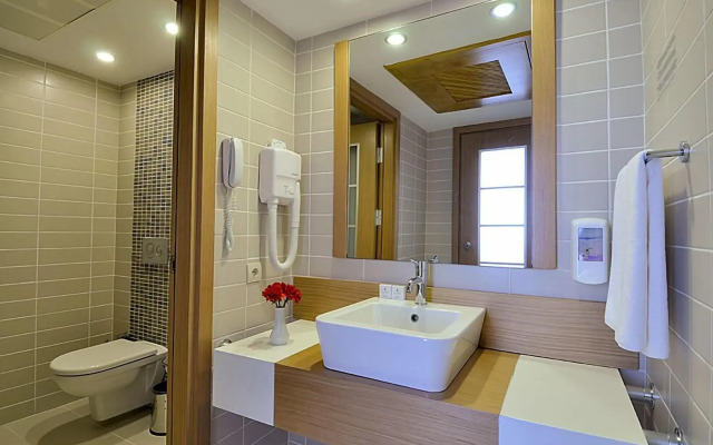 Ladonia Hotels Adakule	