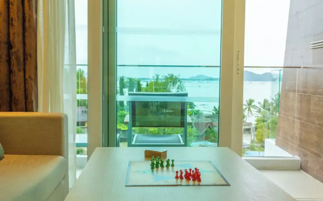 Sea View Beach Bar Beach Front c114