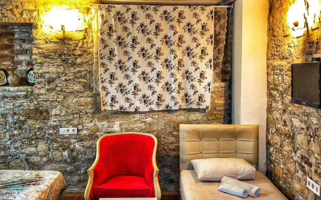 Parmis Boutique House