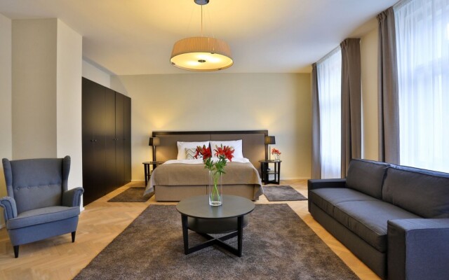 James Hotel & Apartments