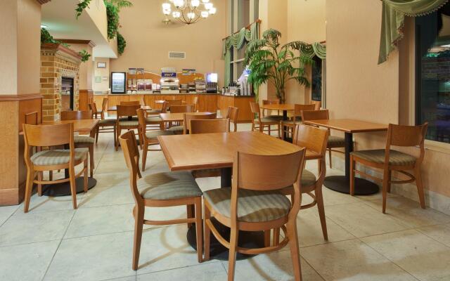 Holiday Inn Express & Suites Carson City by IHG