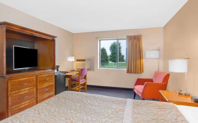 Super 8 by Wyndham Clear Lake