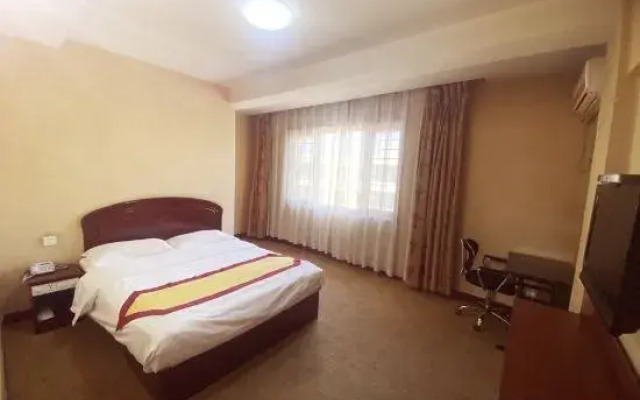 Huifeng Business Hotel (Lingyuan Yipzu)