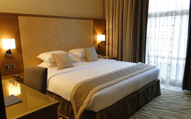 Golden Tulip Suites Breida Al Q