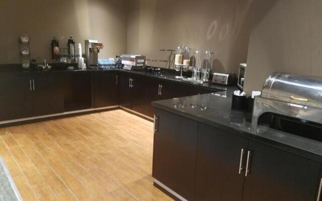 The Armada Inn & Suites Glendale Heights