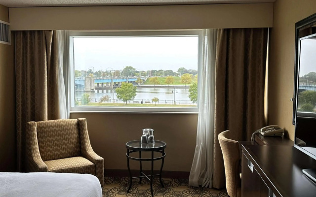DoubleTree by Hilton Bay City - Riverfront