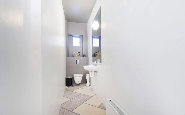 Thomsen Apartments
