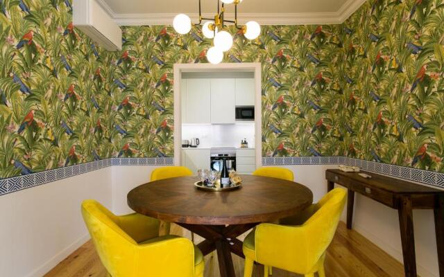 Lisbon luxury retreat! 2 suites, balcony & views!!