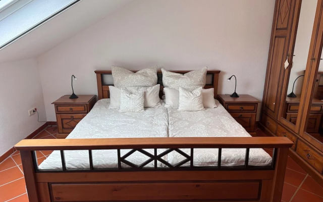 Cozy Apartment With Fireplace and Balcony