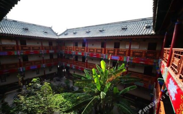 Chuxiong Golden Sun Hotel (Yiren Ancient Town)