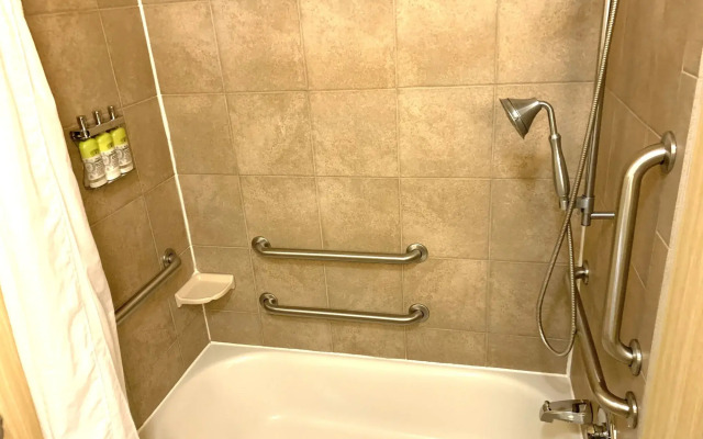 Holiday Inn Express & Suites Dewitt (Syracuse) by IHG