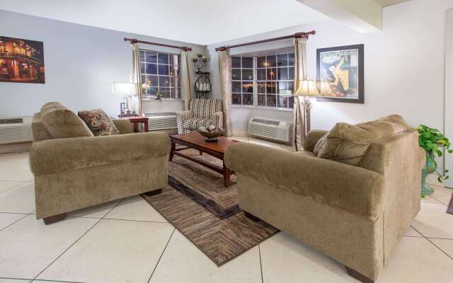 Super 8 by Wyndham Monroe West